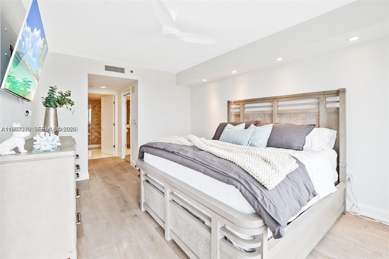 1800 Ocean Dr 3608 photo 11