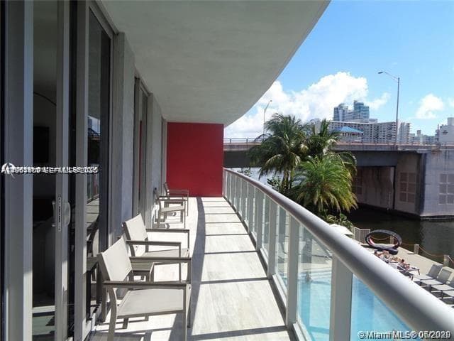 2600 Hallandale Beach Blvd T301 photo 17