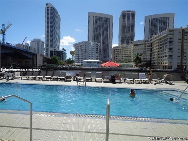 2600 Hallandale Beach Blvd T301 photo 20