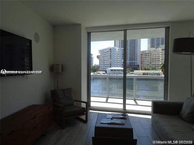 2600 Hallandale Beach Blvd 4