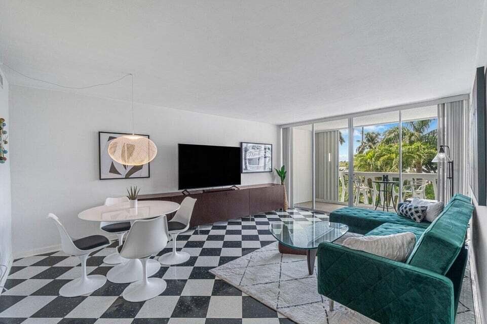 2505 S Ocean Boulevard #303 1