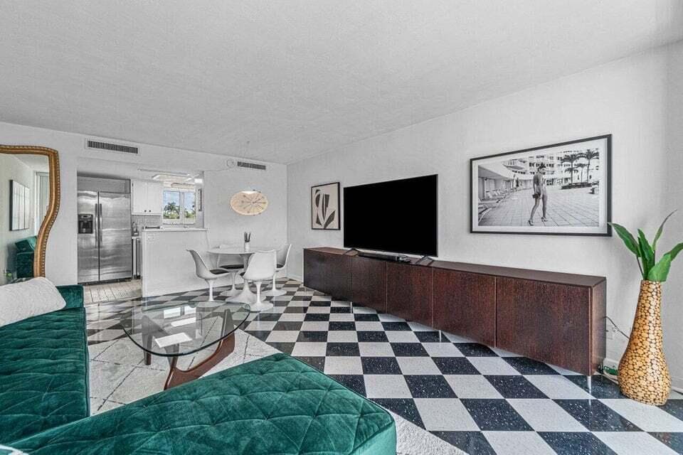 2505 S Ocean Boulevard #303 5