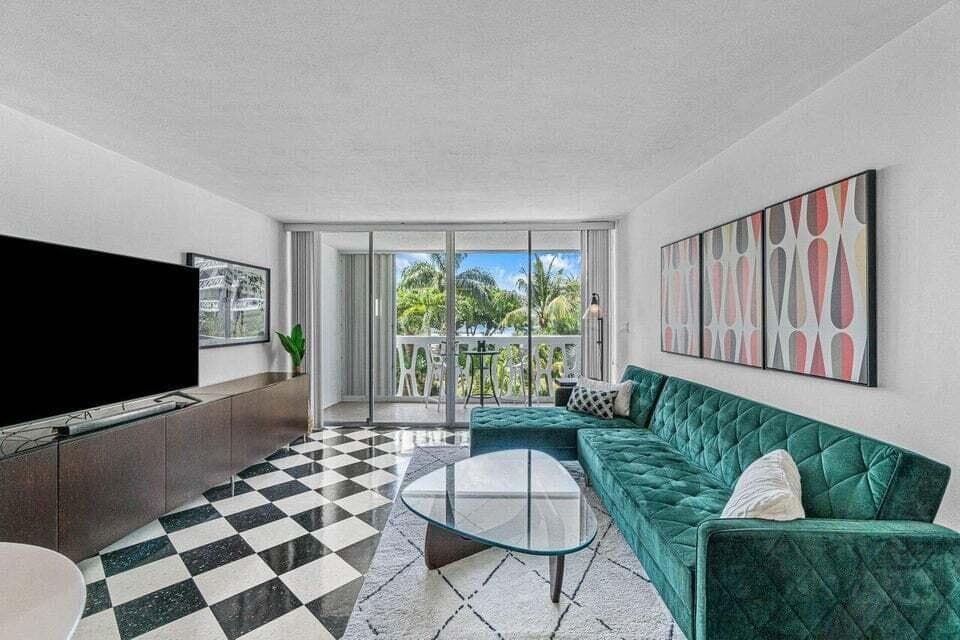 2505 S Ocean Boulevard #303 4