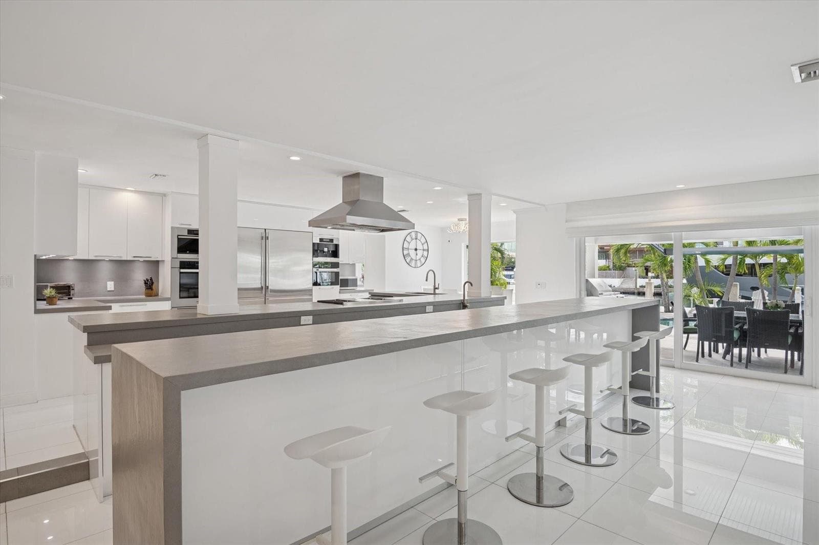 2540 Mercedes Drive 4