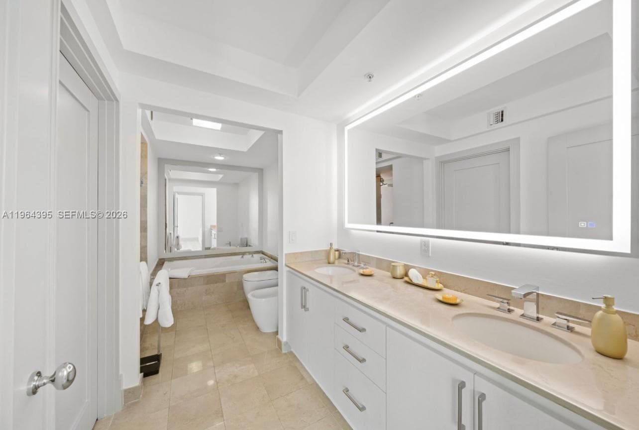 1500 Ocean Dr 1210 photo 18