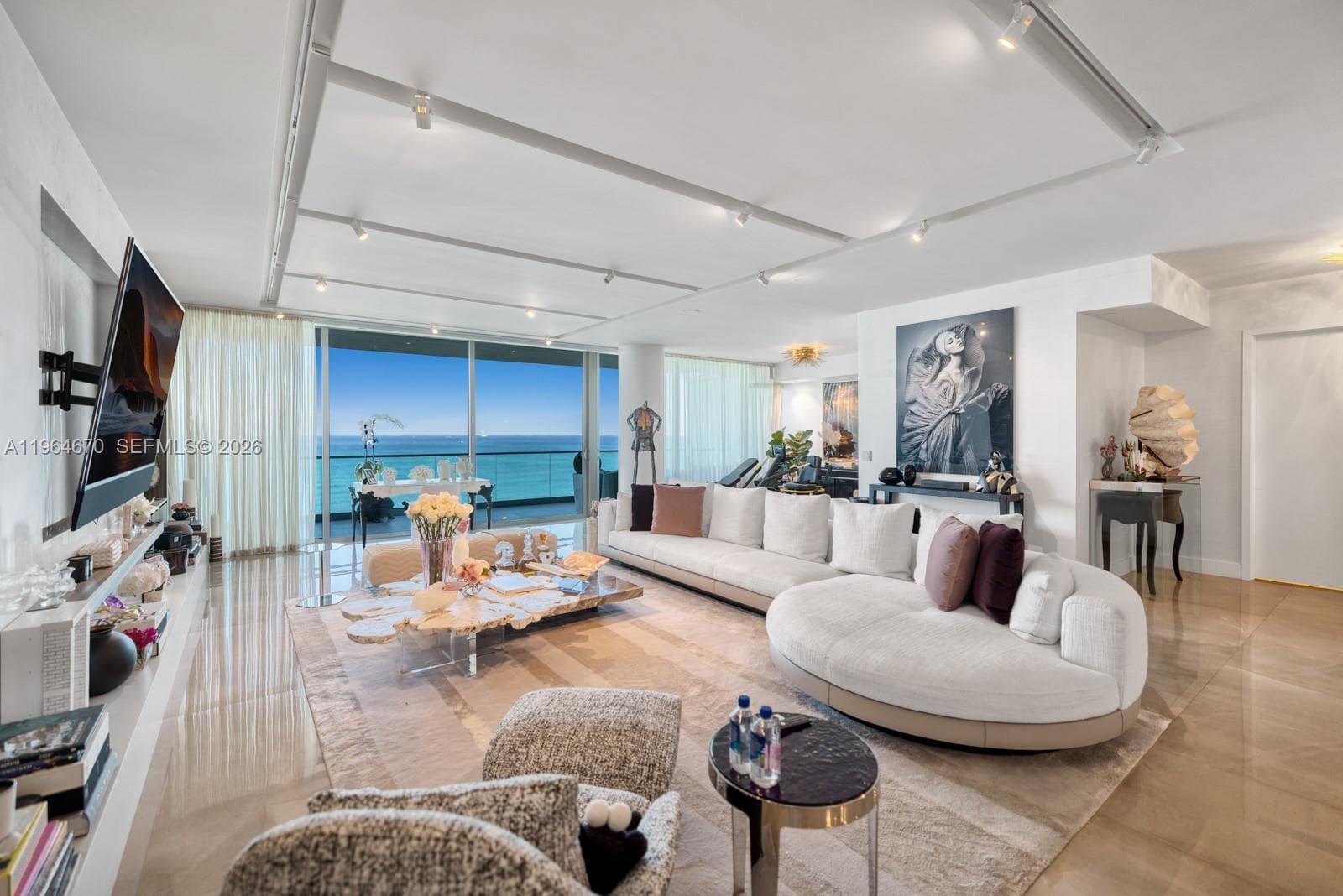 10201 Collins Ave 4