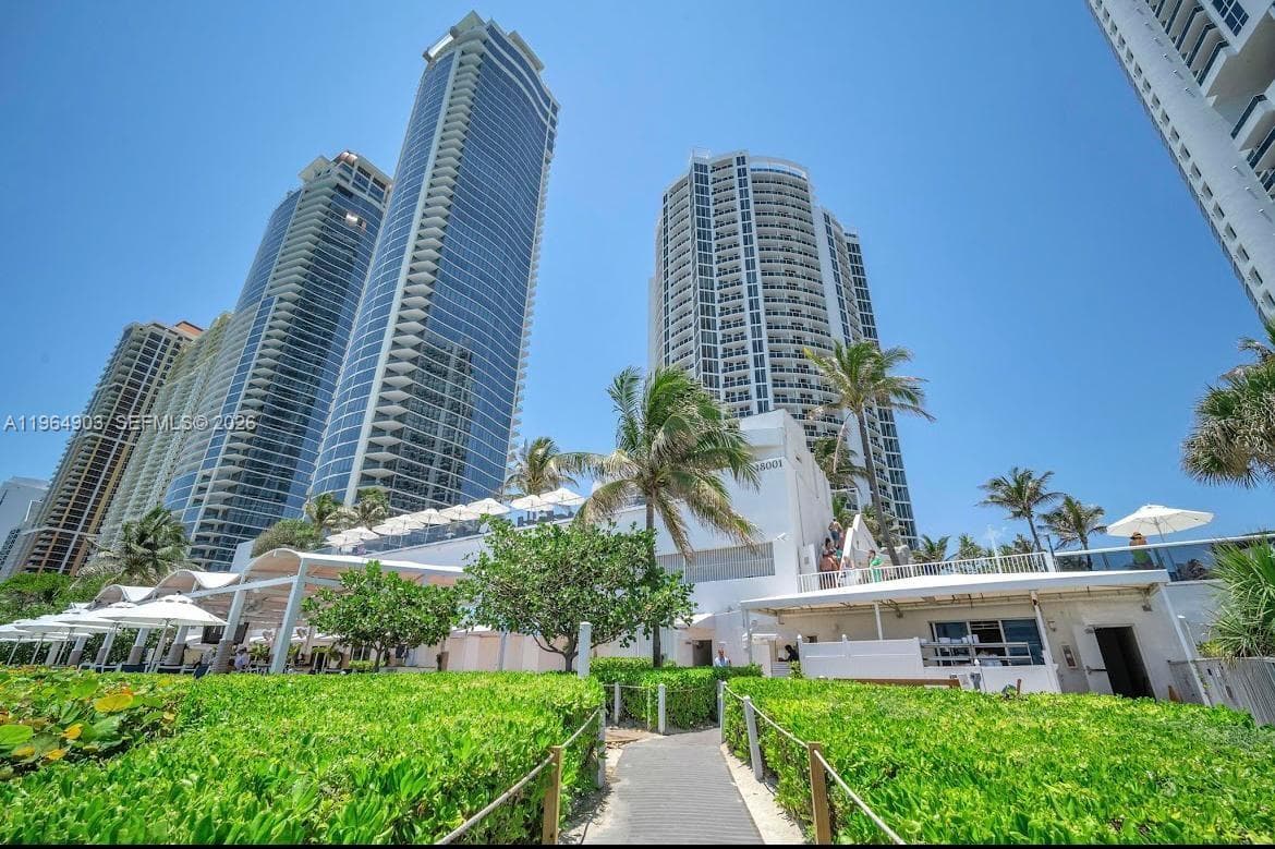 18001 Collins Ave 917 photo 6
