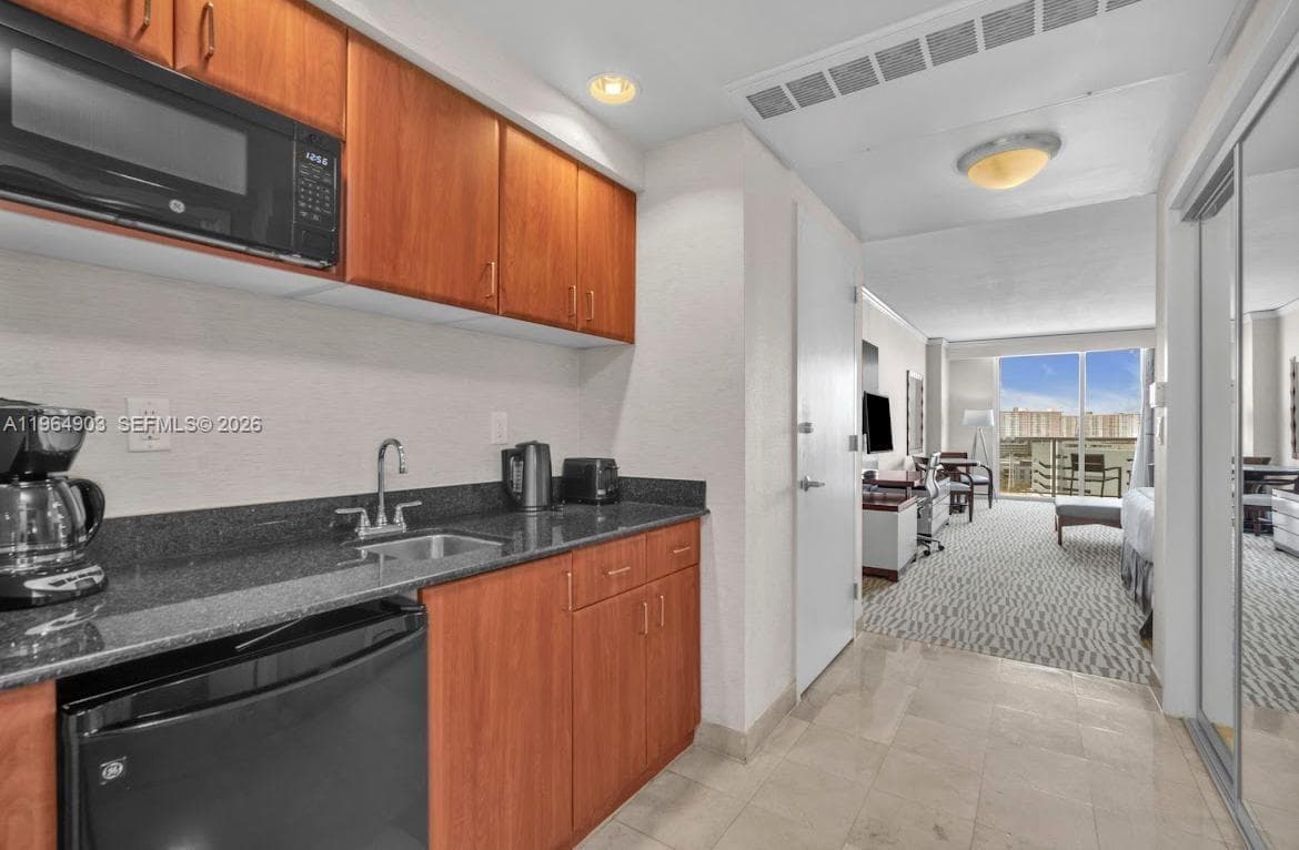 18001 Collins Ave 917 photo 12