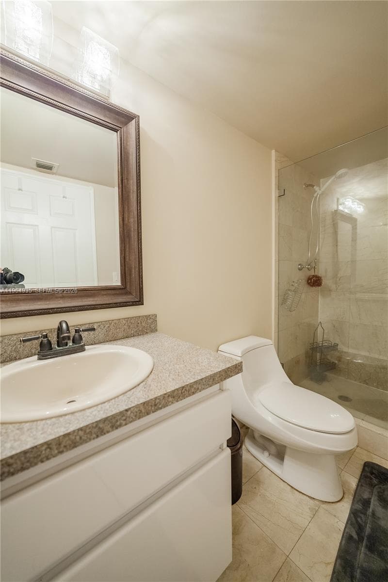 16711 Collins Ave 303 photo 10