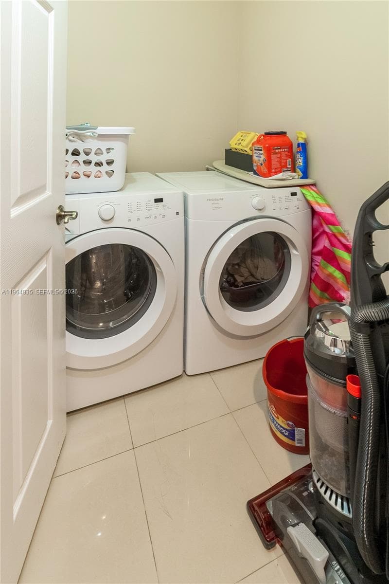 16711 Collins Ave 303 photo 8