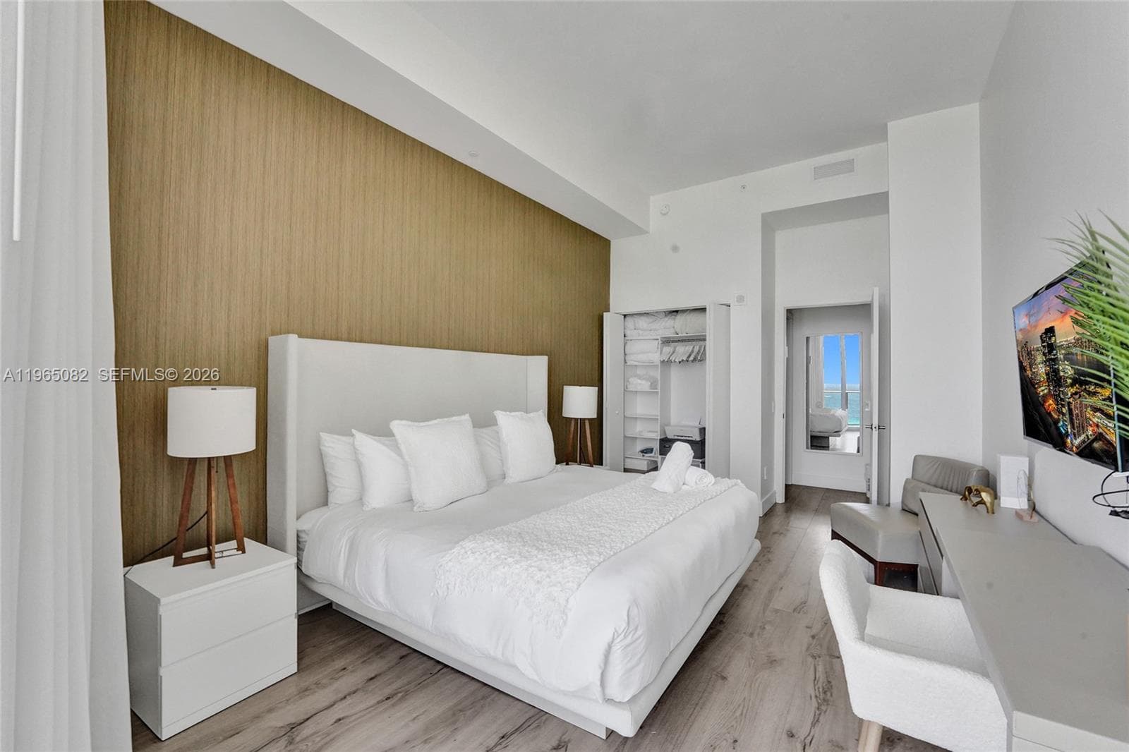 4111 Ocean Dr 5