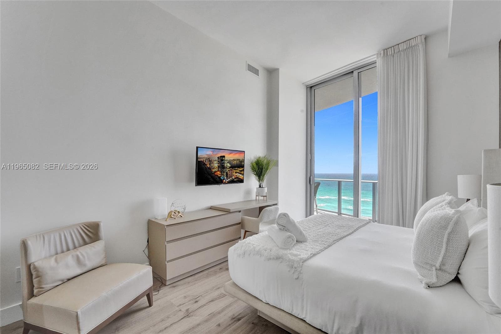4111 Ocean Dr 4