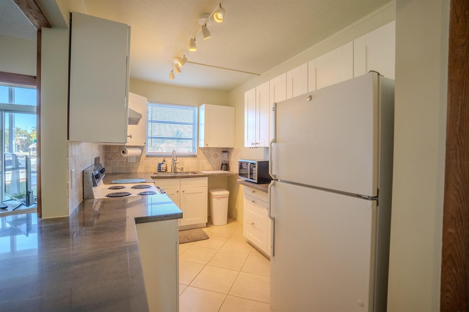 2731 NE 14th Street Causeway 138 photo 6