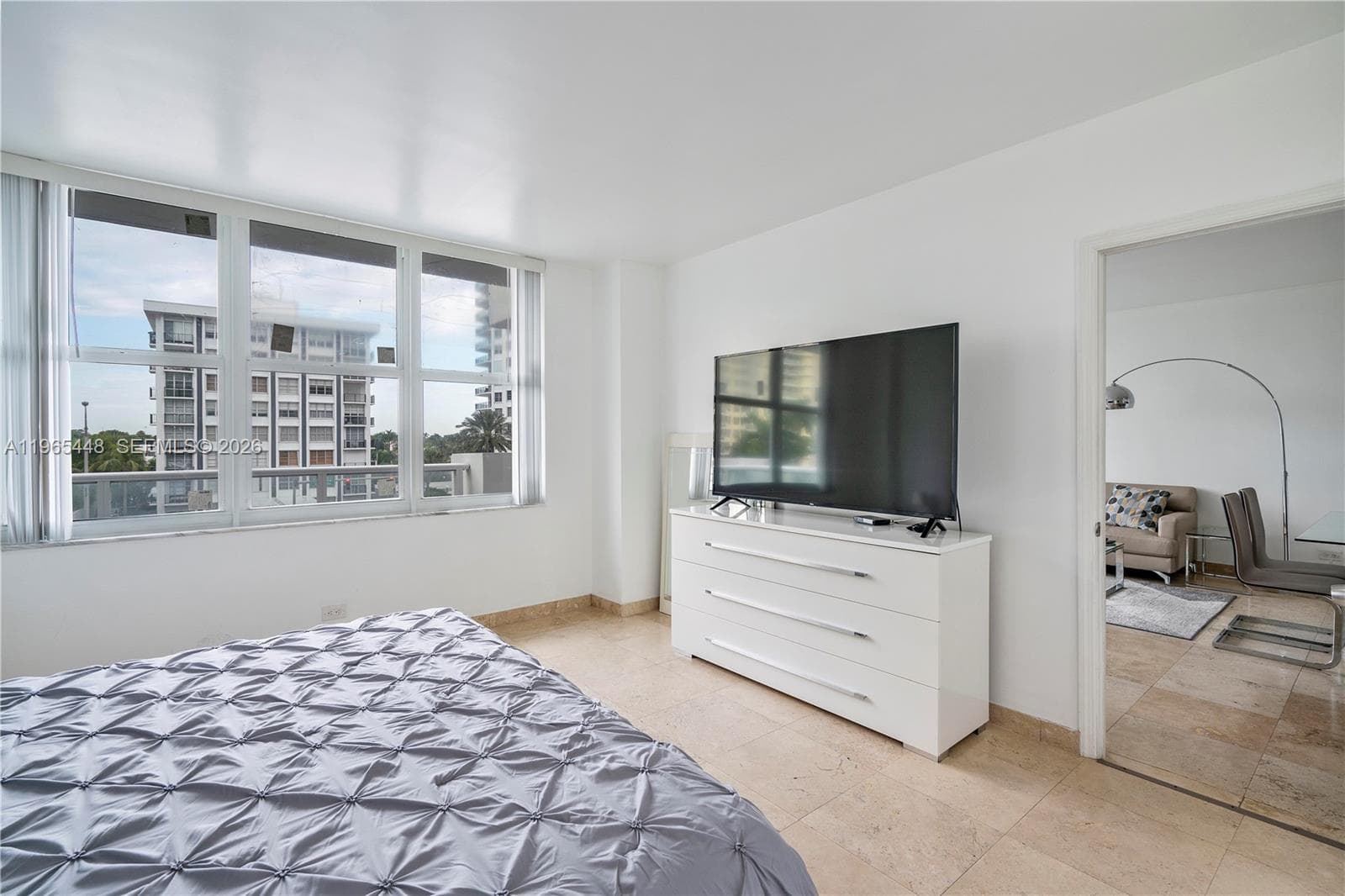5601 Collins Ave 423 photo 4