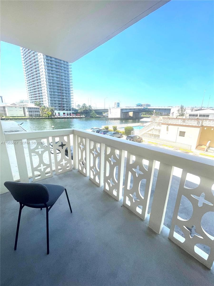1817 S Ocean Dr 219 photo 2