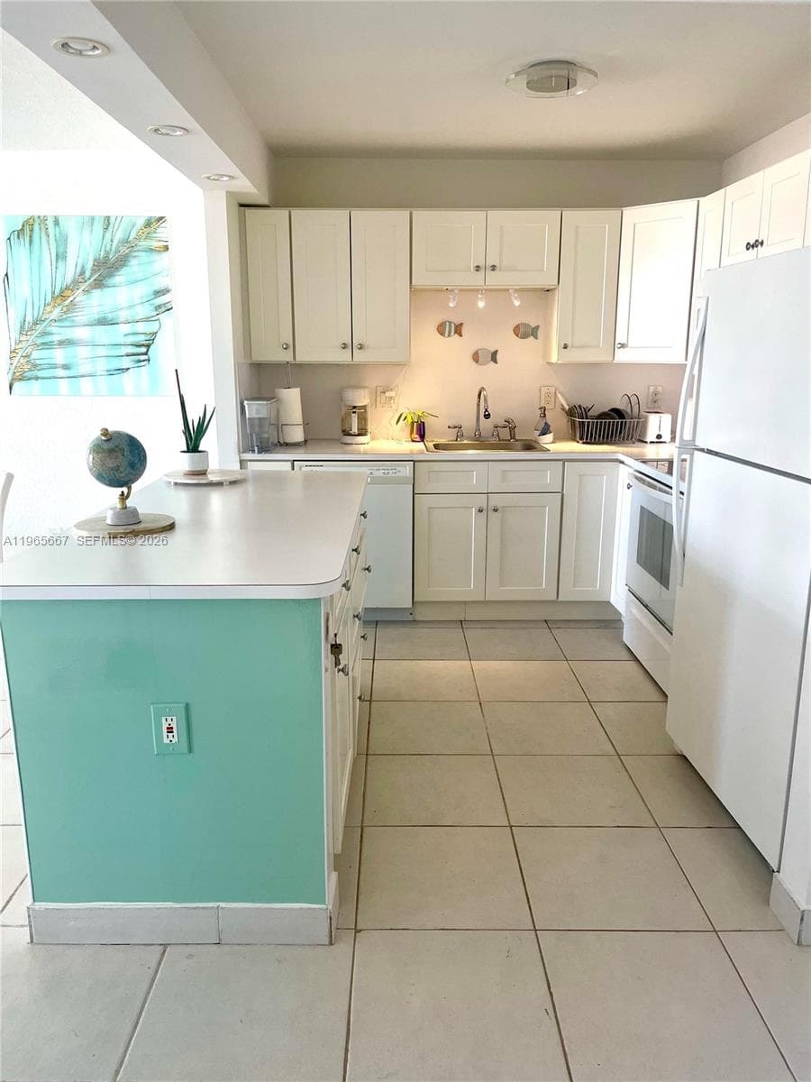1817 S Ocean Dr 219 photo 5