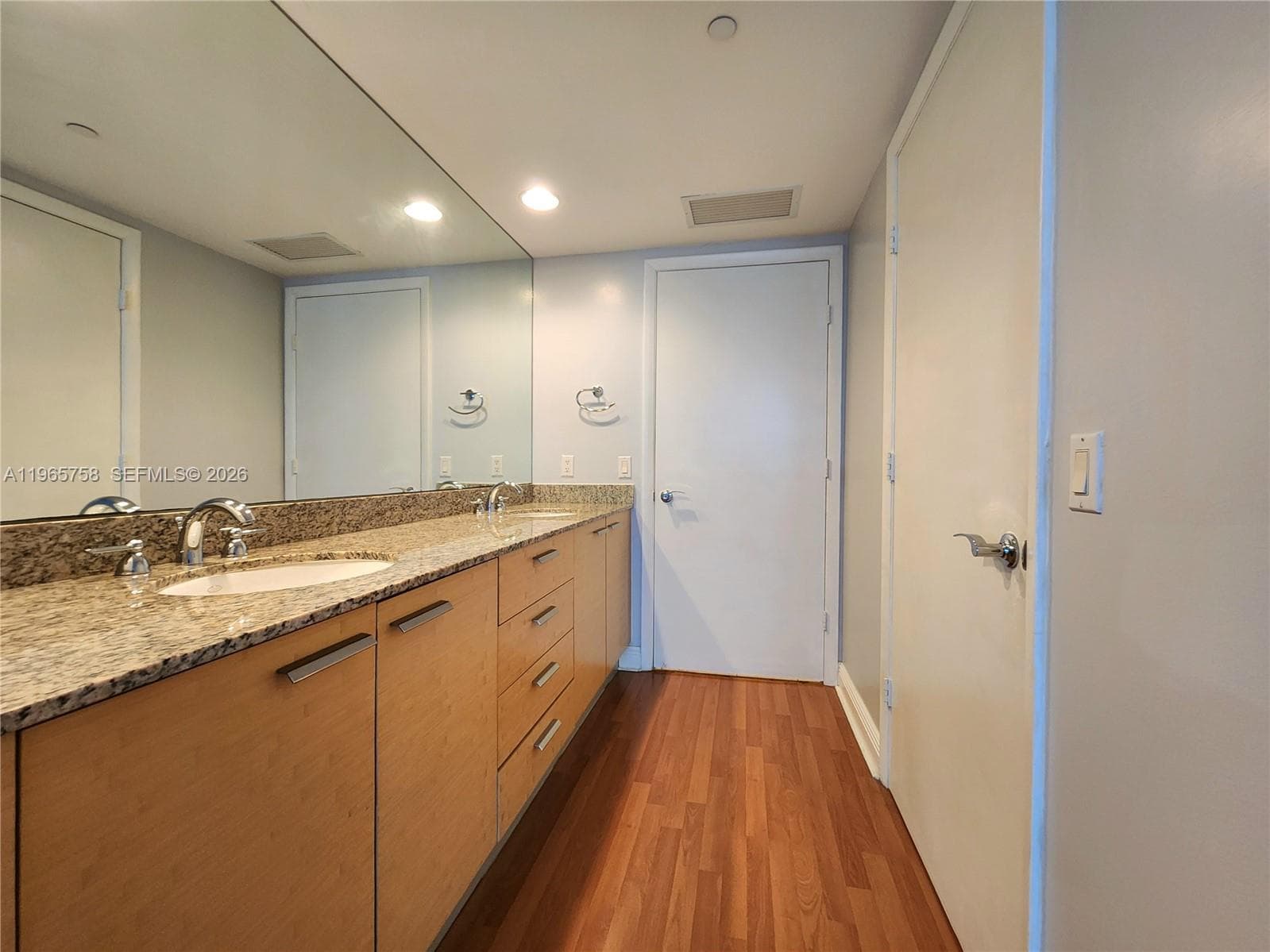 1800 Ocean Dr 2406 photo 16