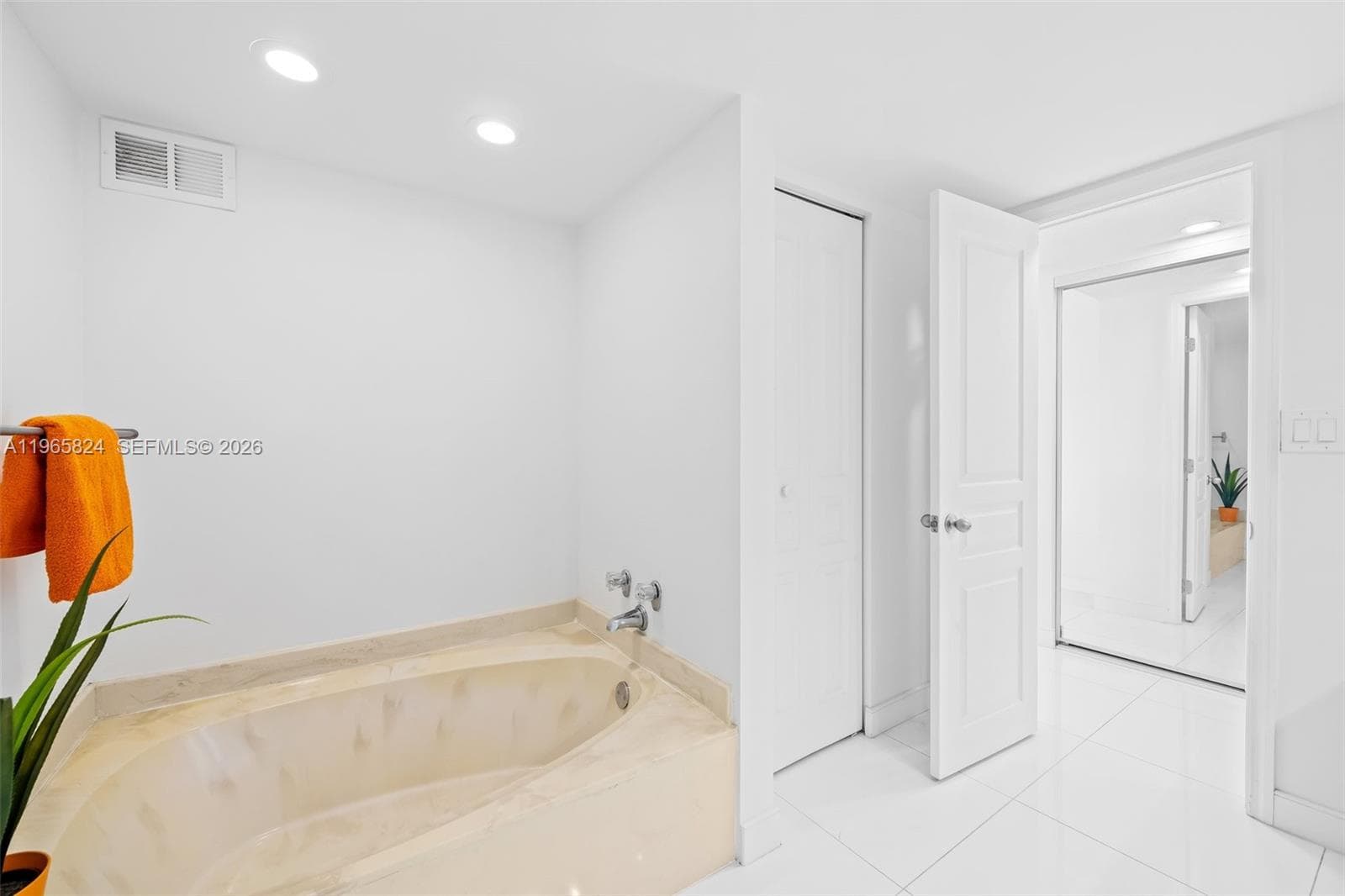 800 Parkview Dr 221 photo 13