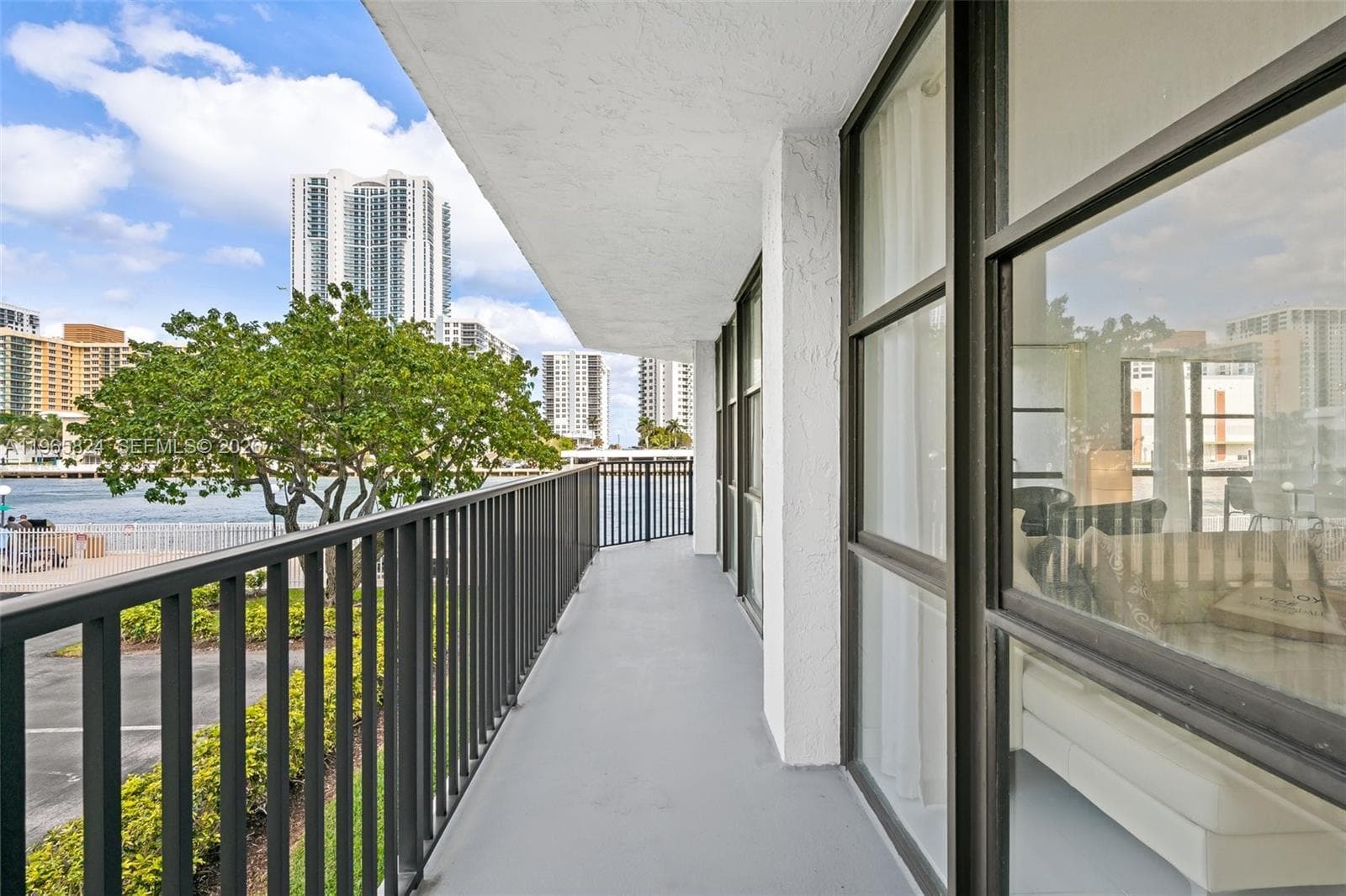 800 Parkview Dr 221 photo 25