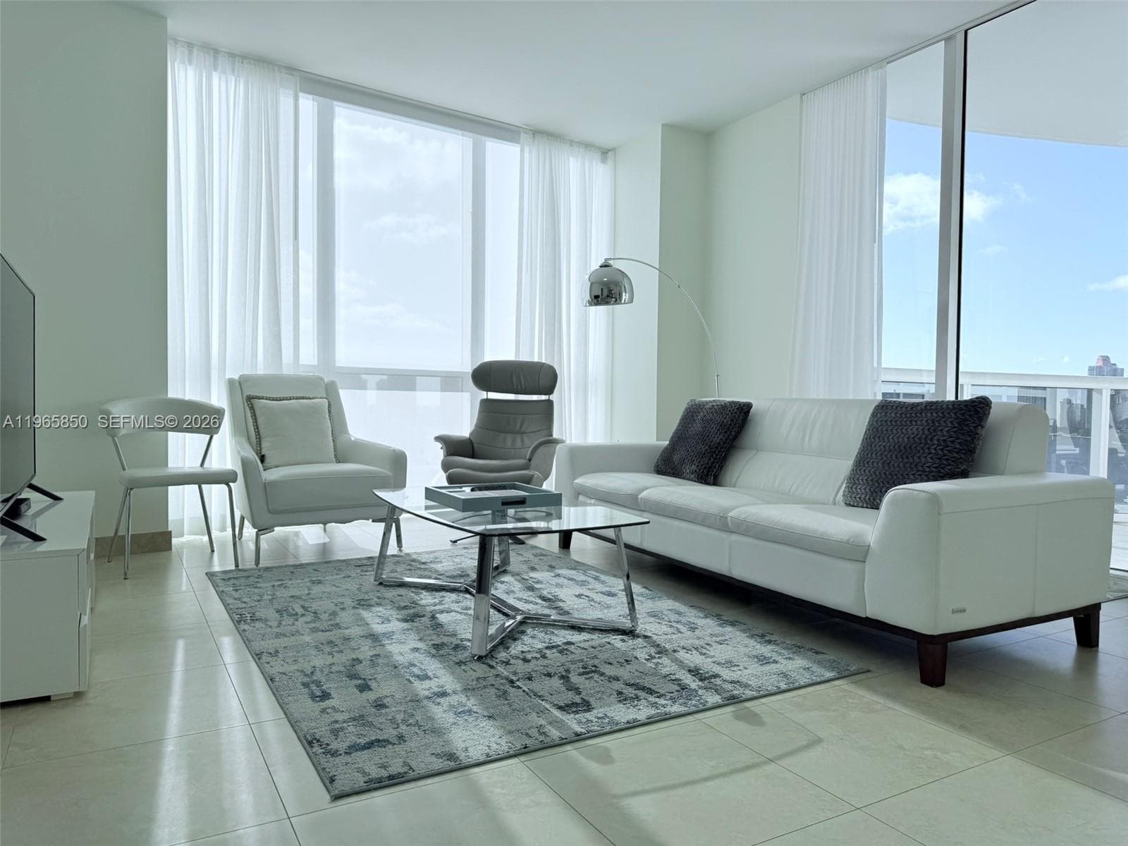 18201 Collins Ave 1501A photo 2