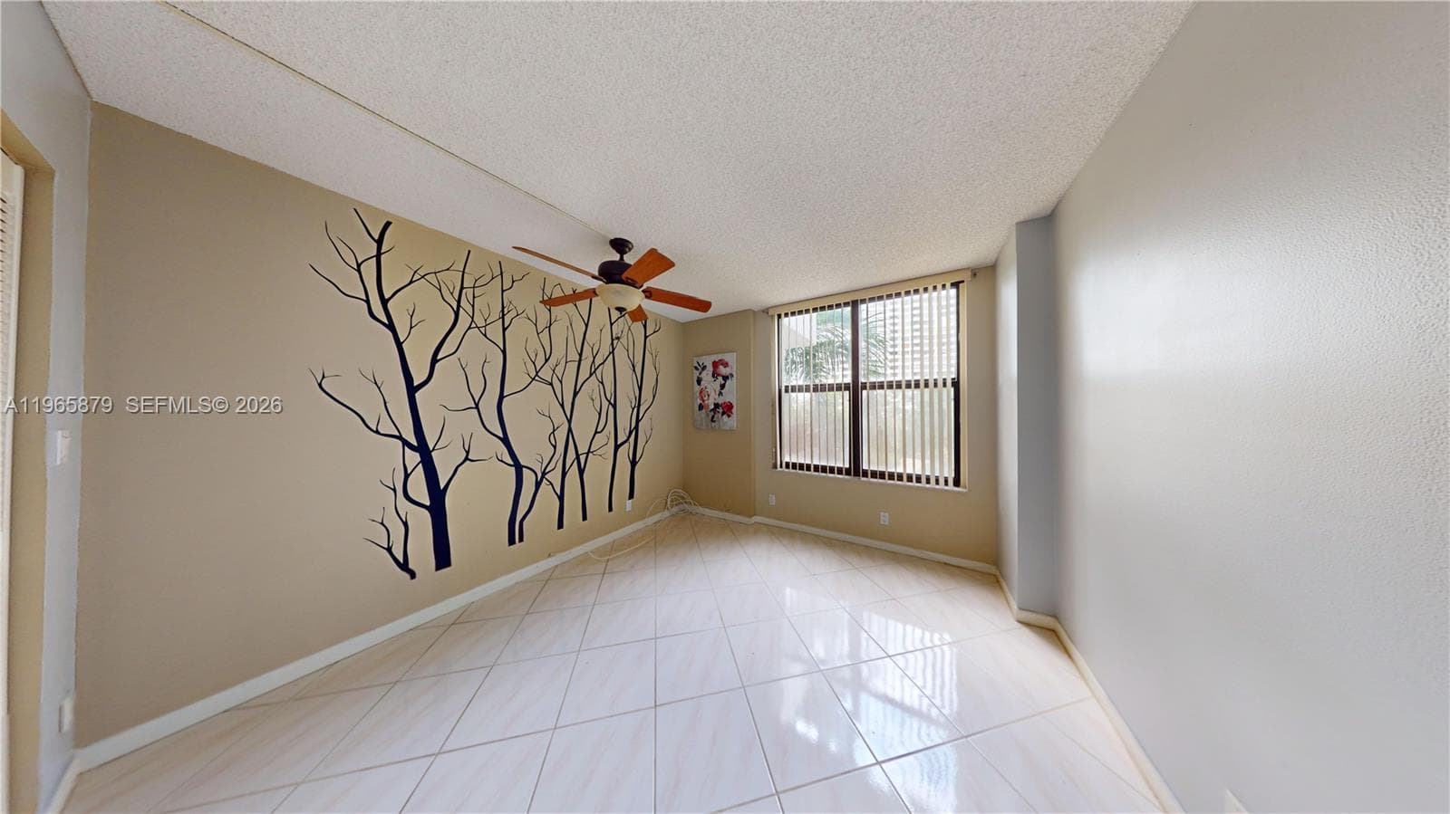 2500 PARKVIEW DR 417 photo 23