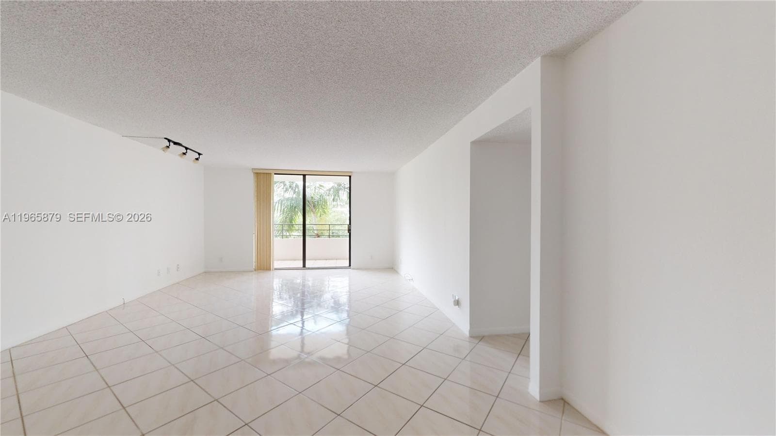 2500 PARKVIEW DR 417 photo 6