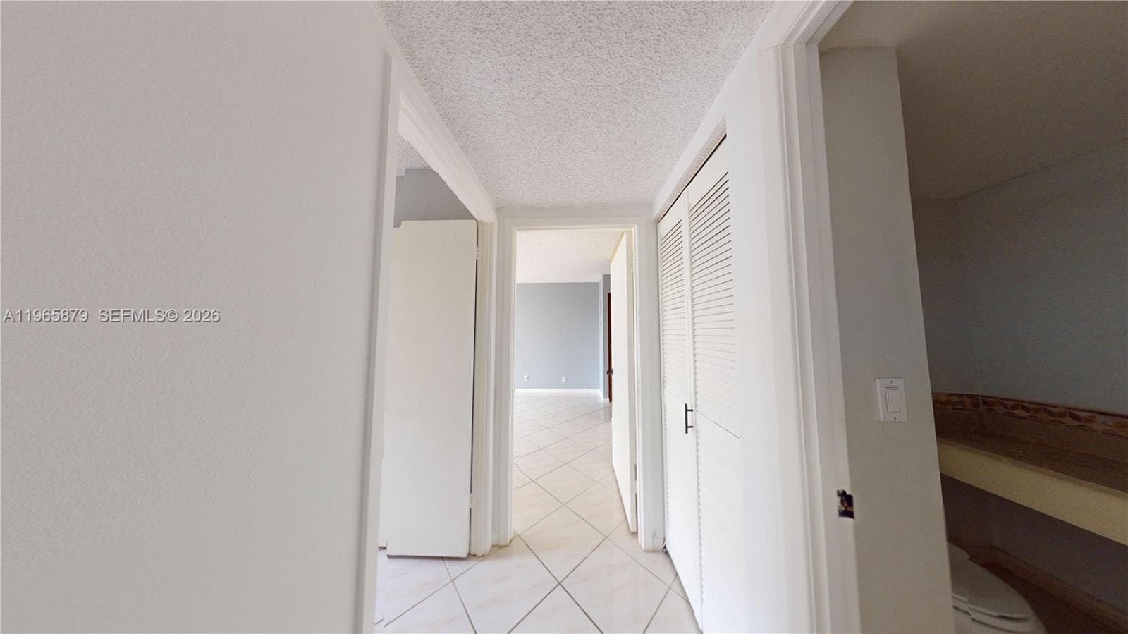 2500 PARKVIEW DR 417 photo 17