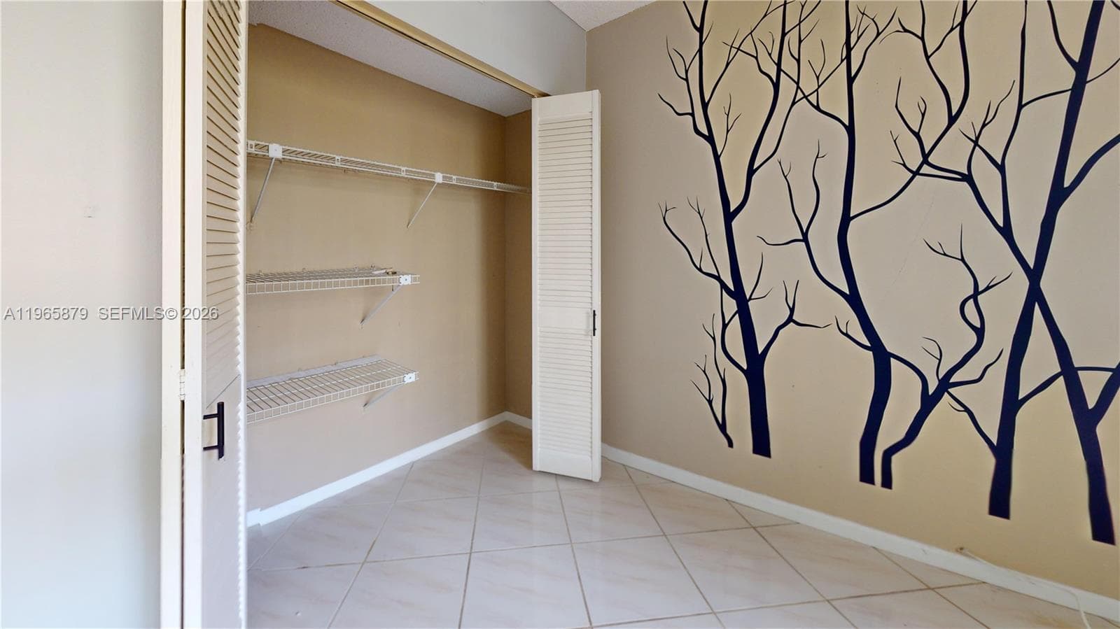 2500 PARKVIEW DR 417 photo 22