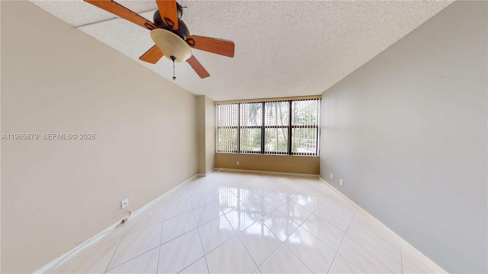 2500 PARKVIEW DR 417 photo 18
