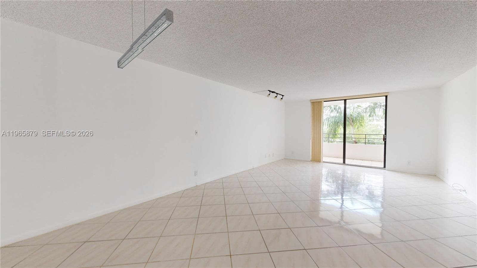 2500 PARKVIEW DR 417 photo 4