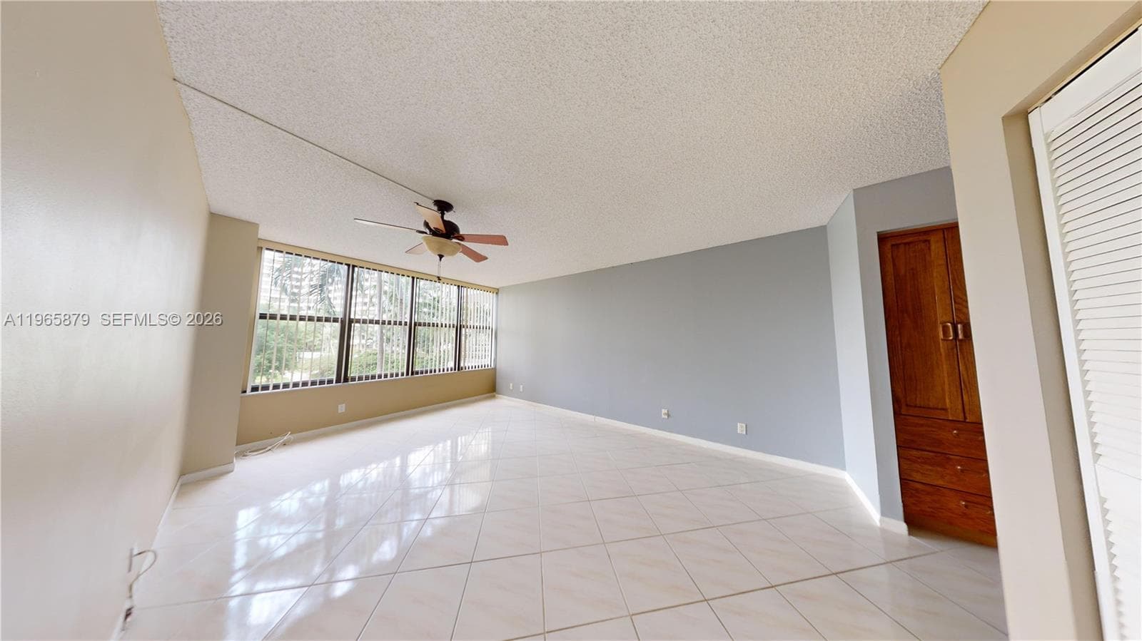 2500 PARKVIEW DR 417 photo 8