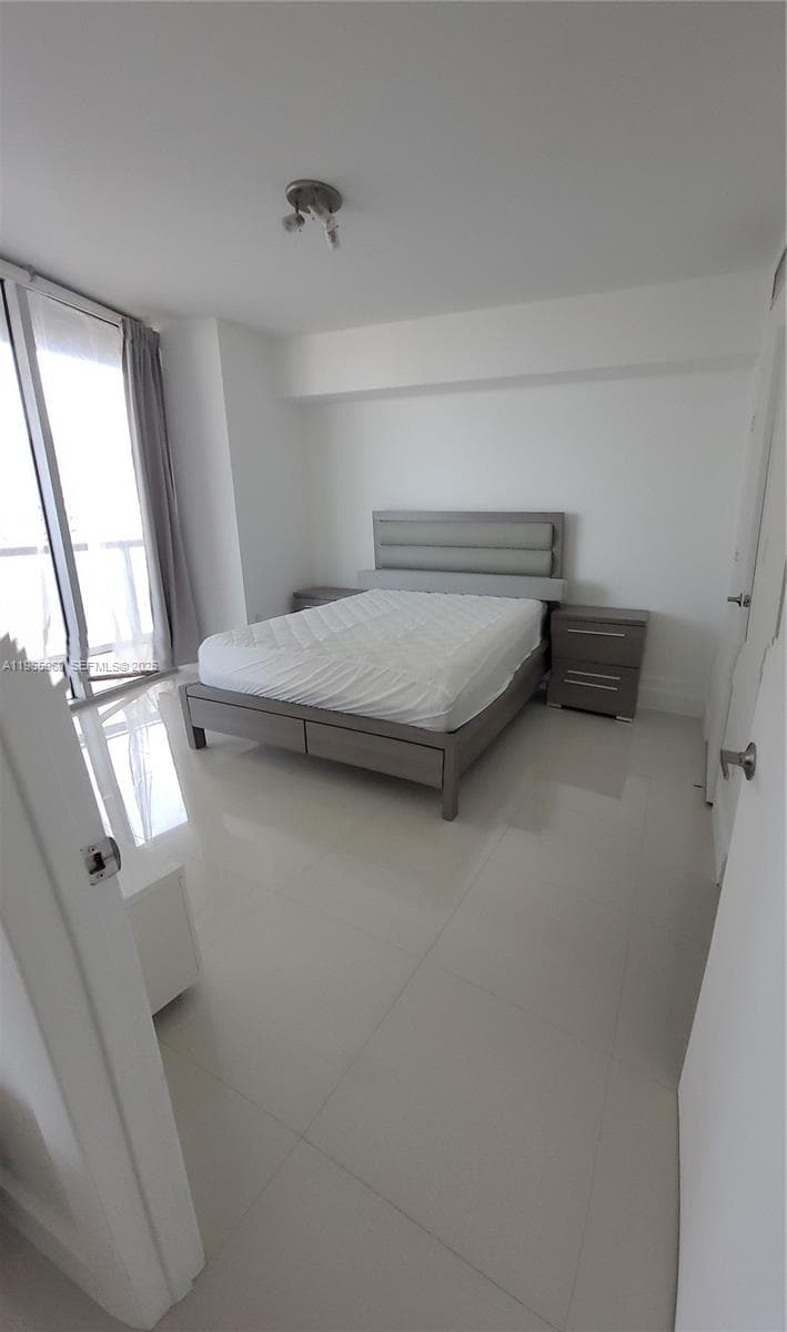 475 Brickell Ave 3709 photo 1