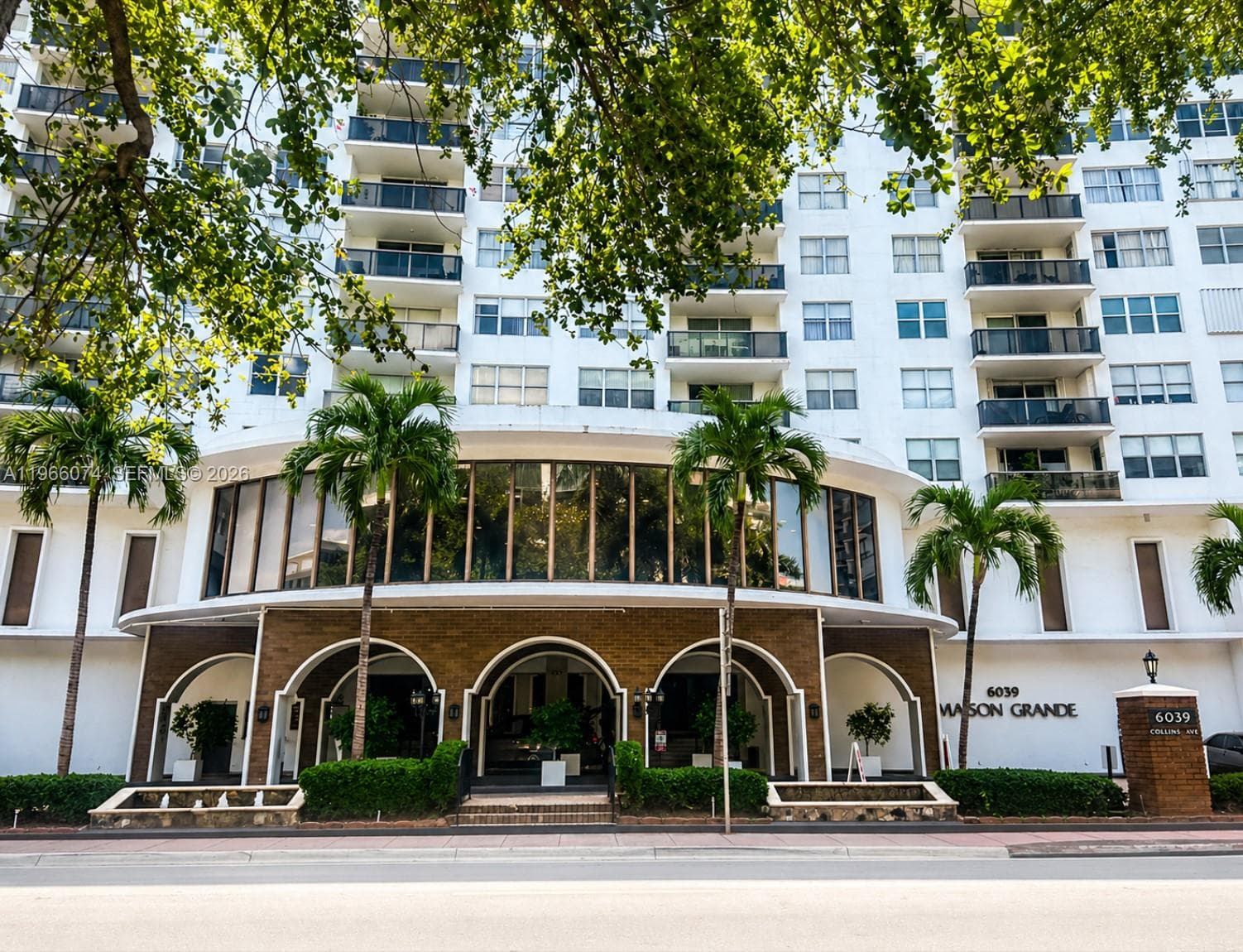 6039 Collins Ave 1625 photo 4