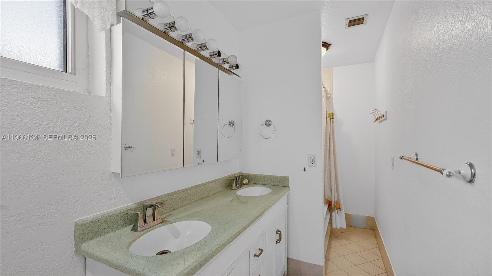 2831 Arthur St photo 18