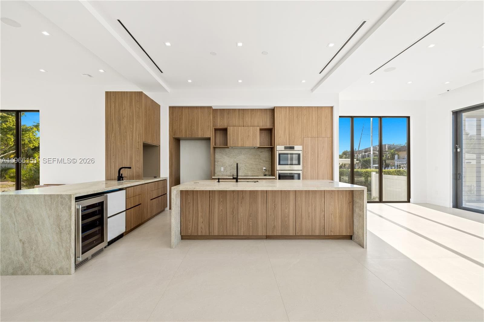 2050 Hibiscus Dr 5
