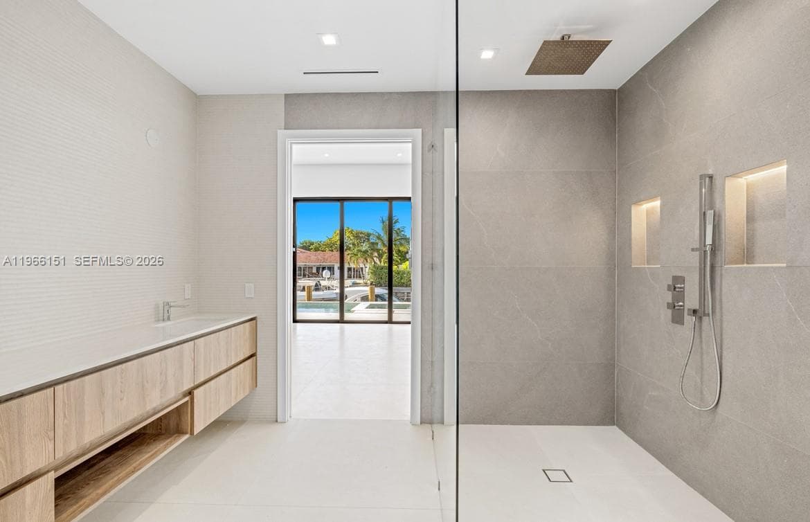 2050 Hibiscus Dr photo 10