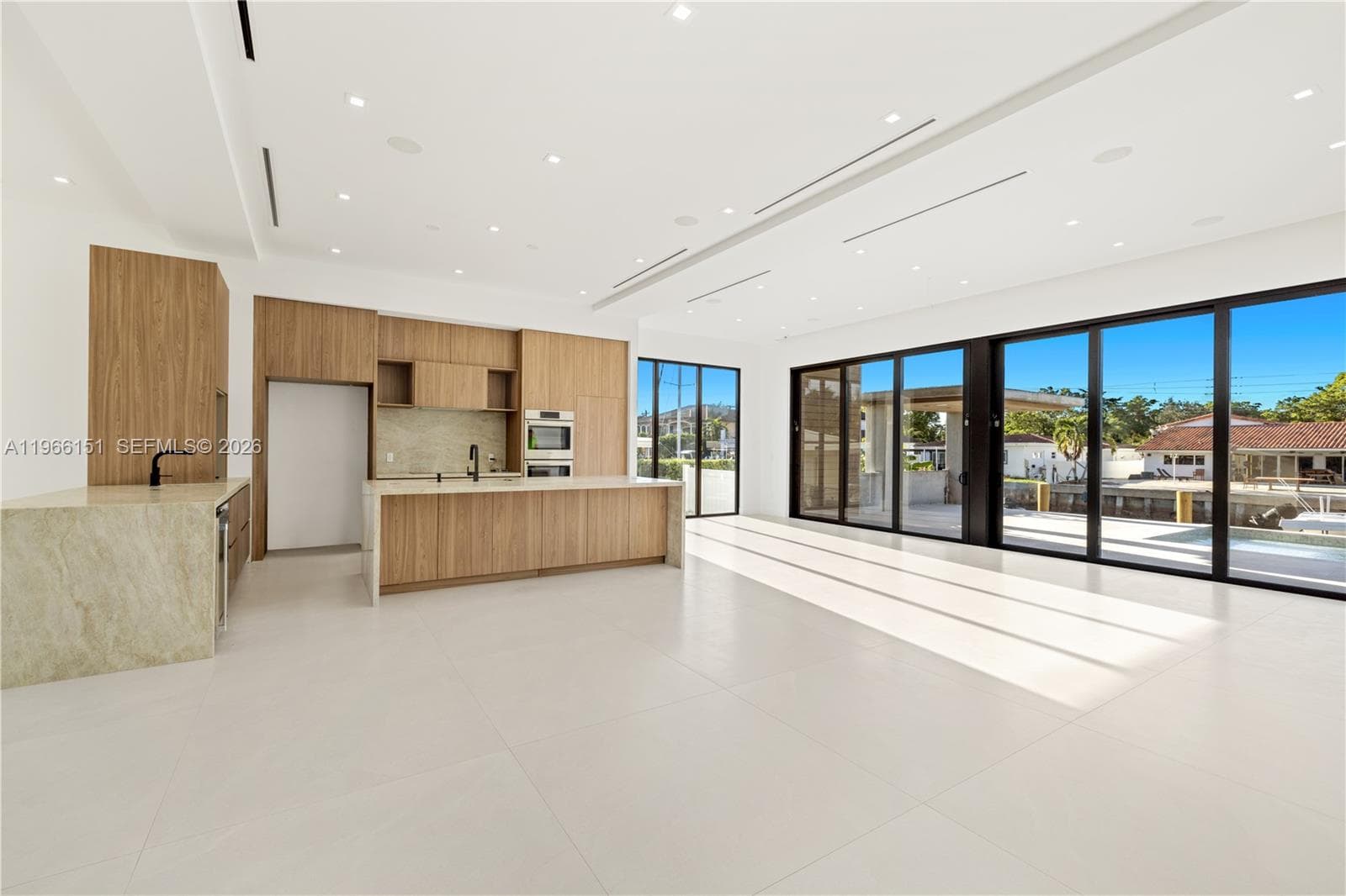 2050 Hibiscus Dr 4