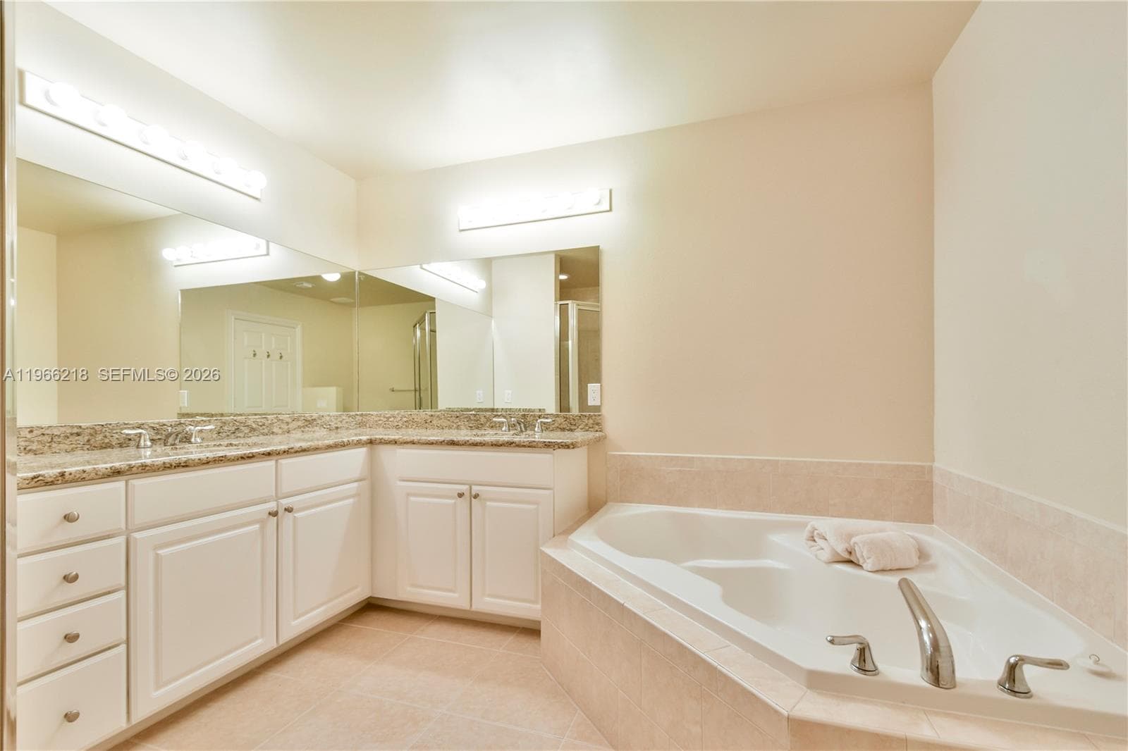 3001 NE 185th St 103 photo 16