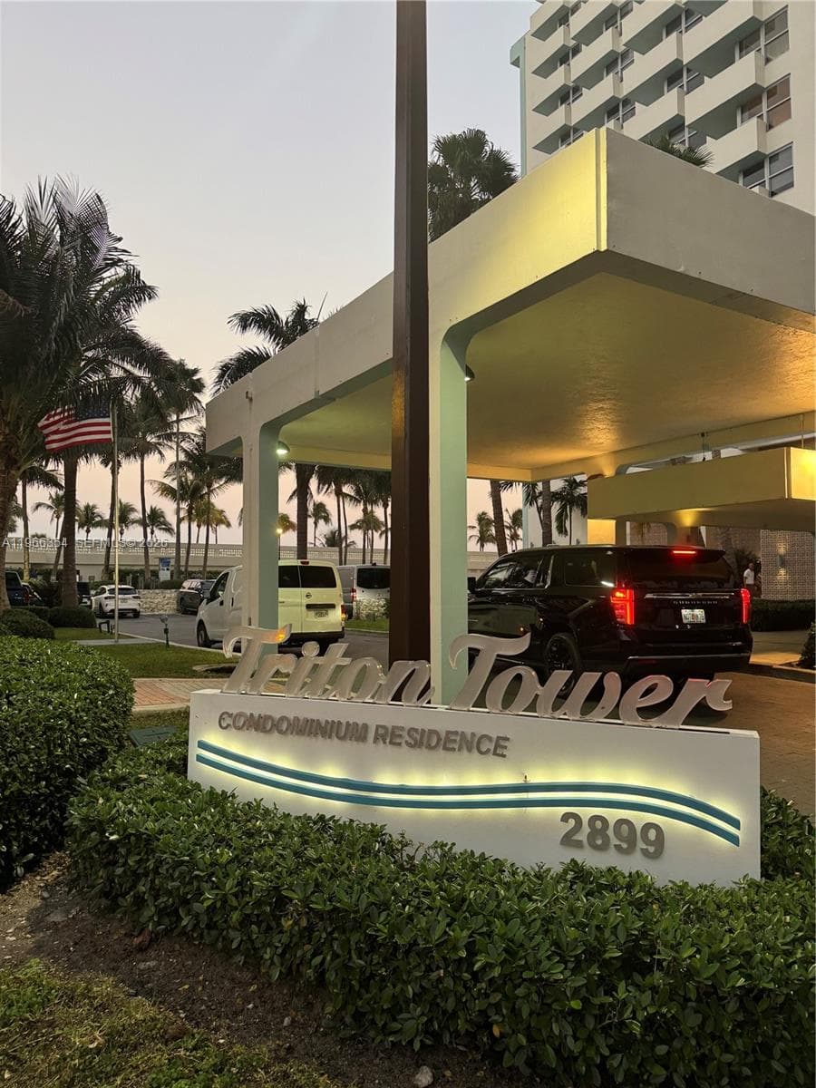 2899 Collins Ave 936 photo 1