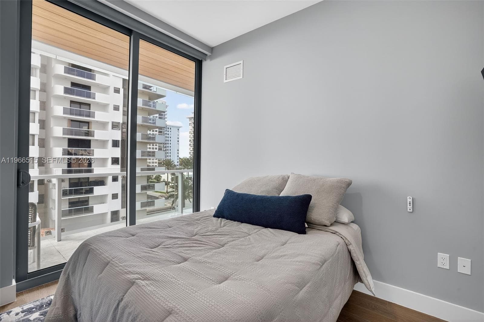 5775 Collins Ave 506 photo 22