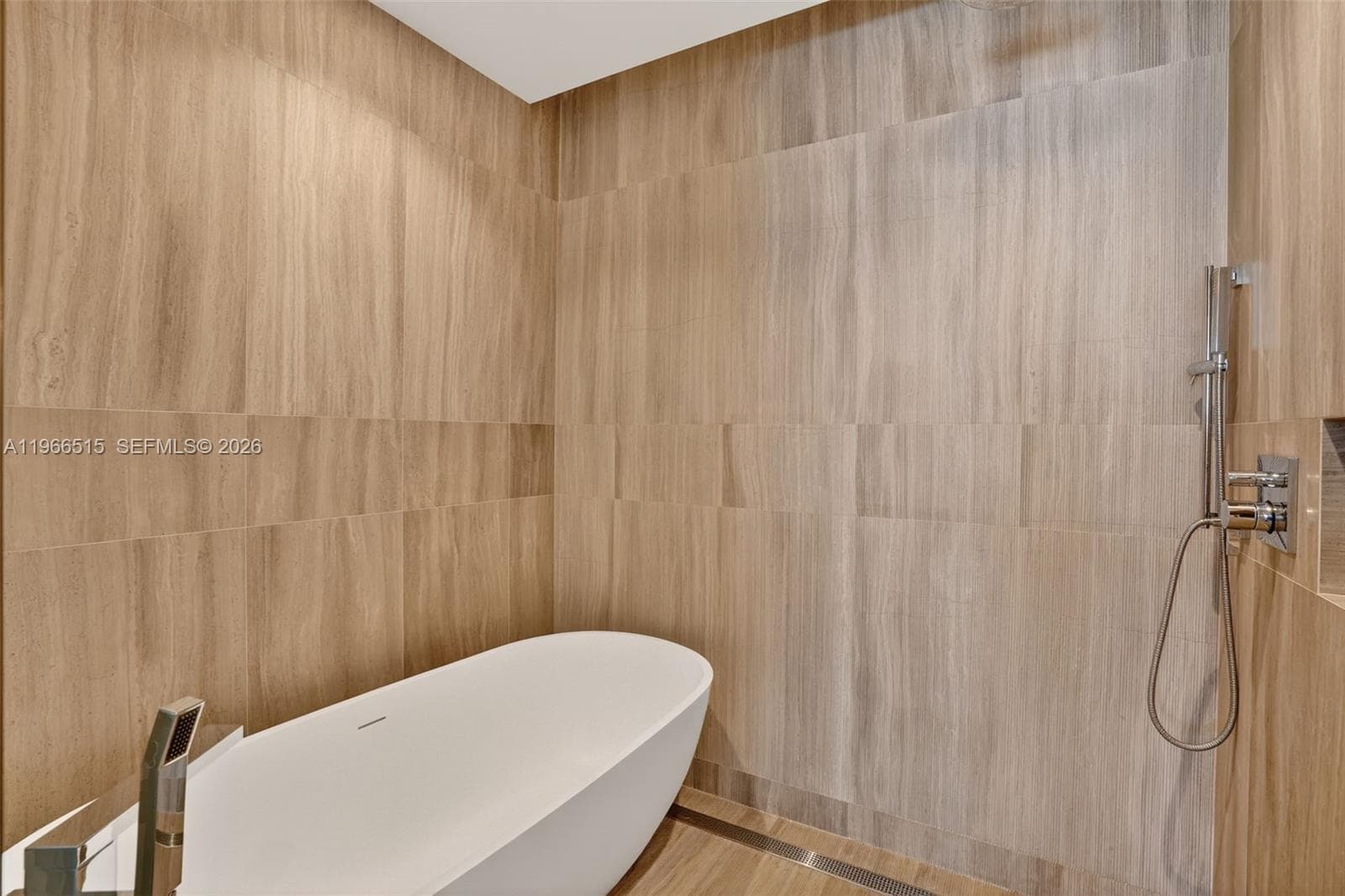 5775 Collins Ave 506 photo 20
