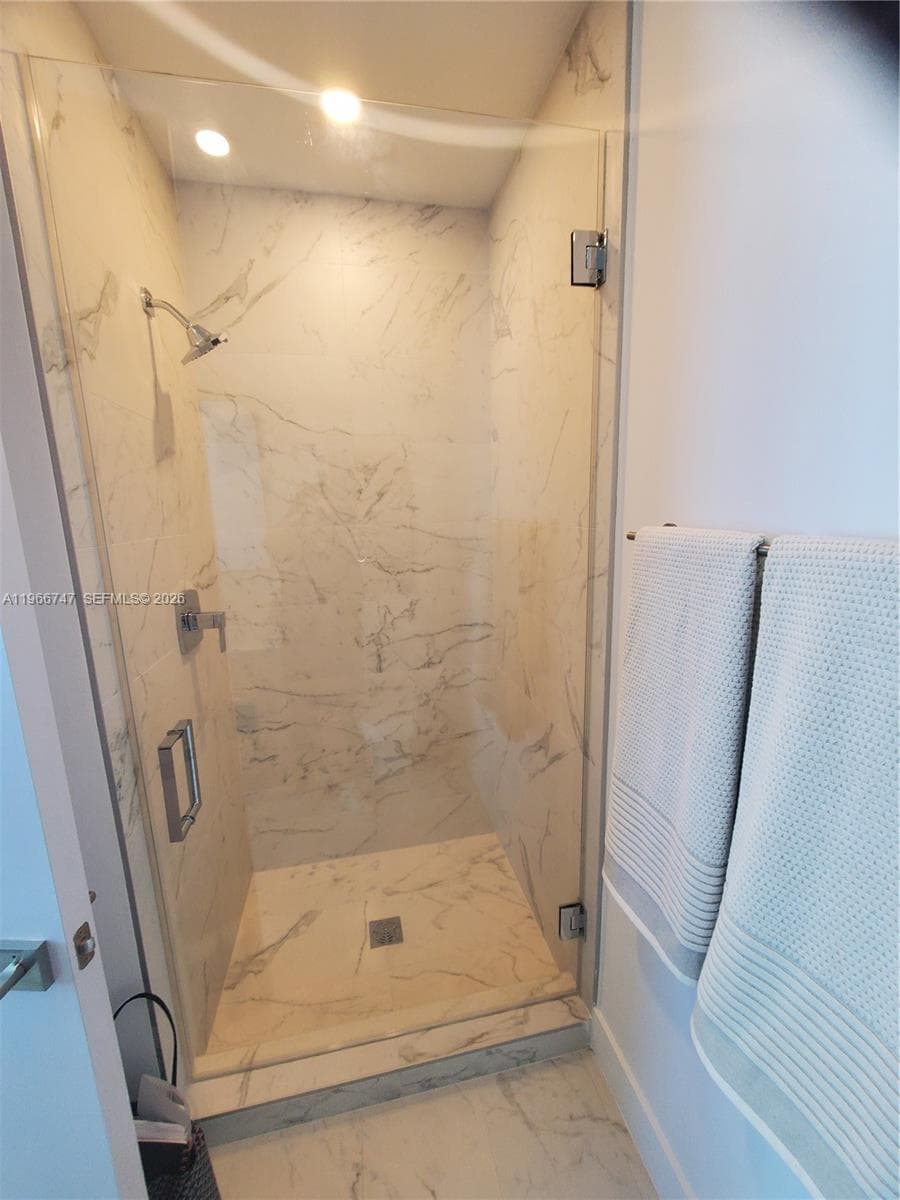 17550 COLLINS 1402 photo 13