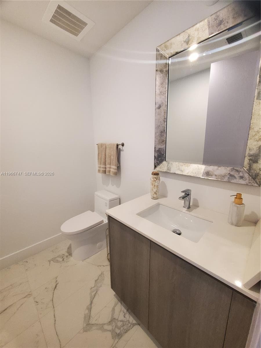 17550 COLLINS 1402 photo 14
