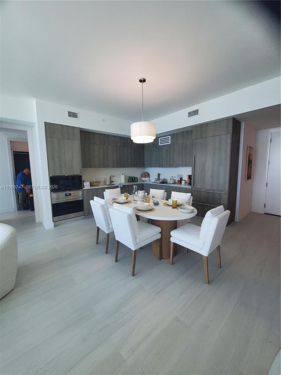 17550 COLLINS 1402 photo 15