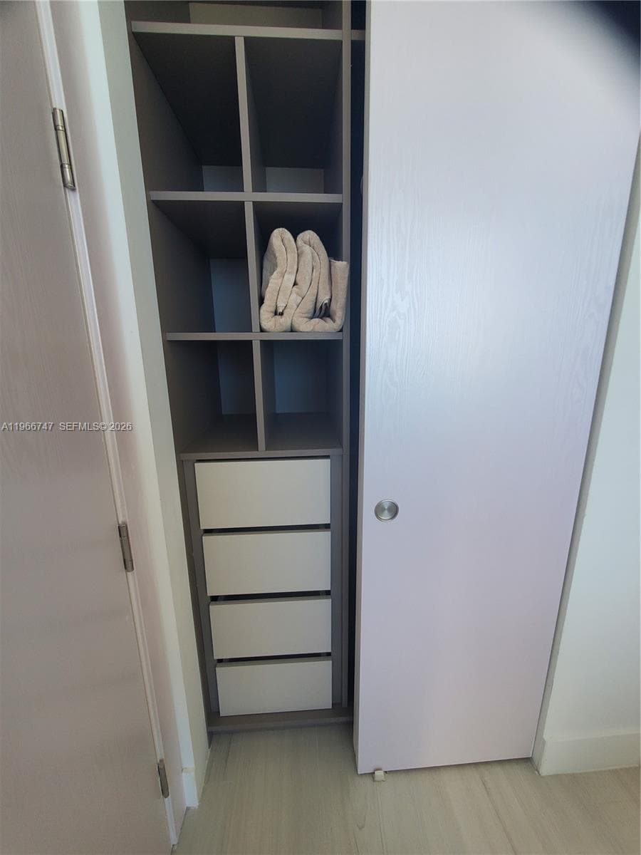 17550 COLLINS 1402 photo 19