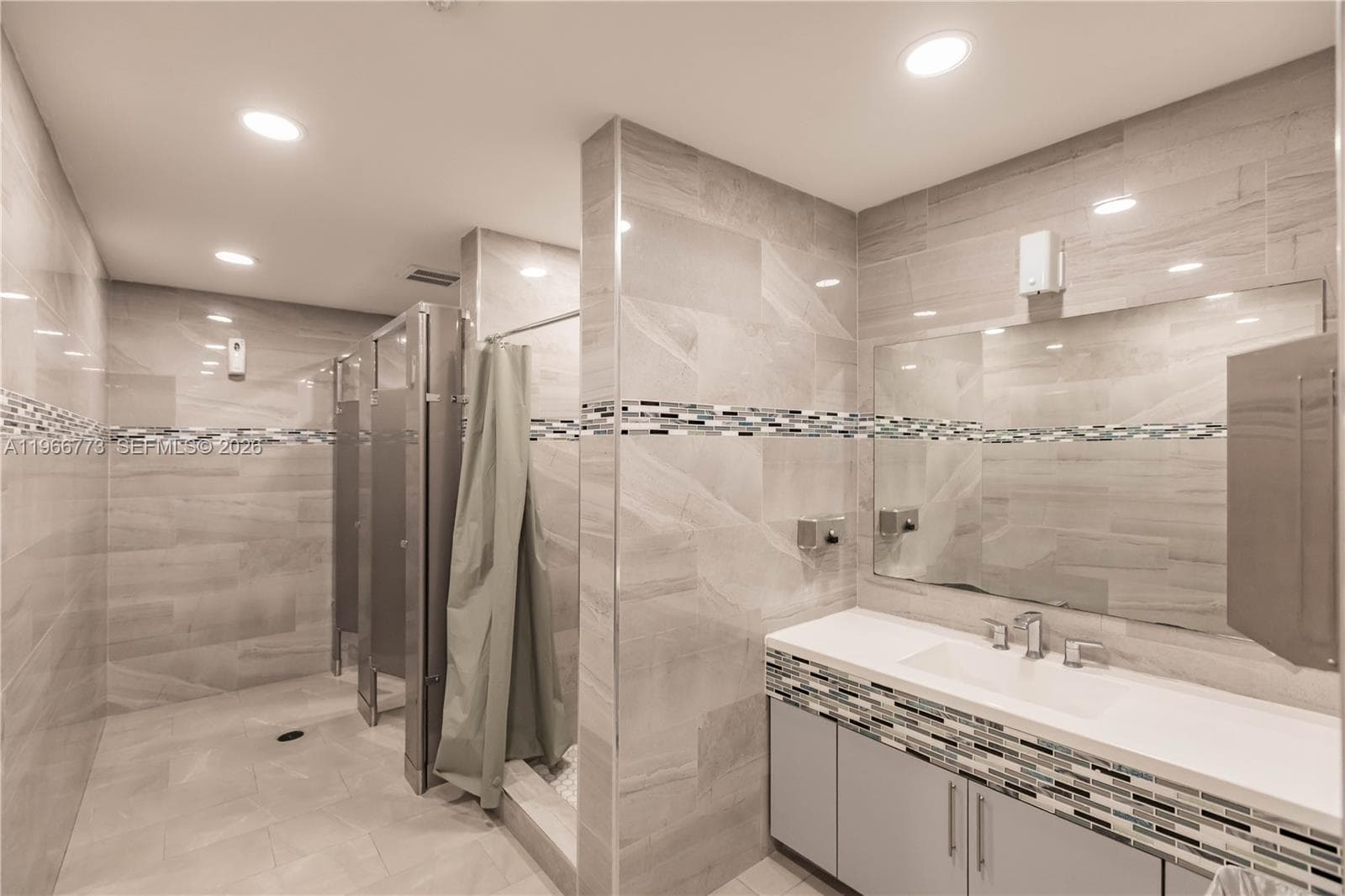 5001 Collins Ave 1K photo 19