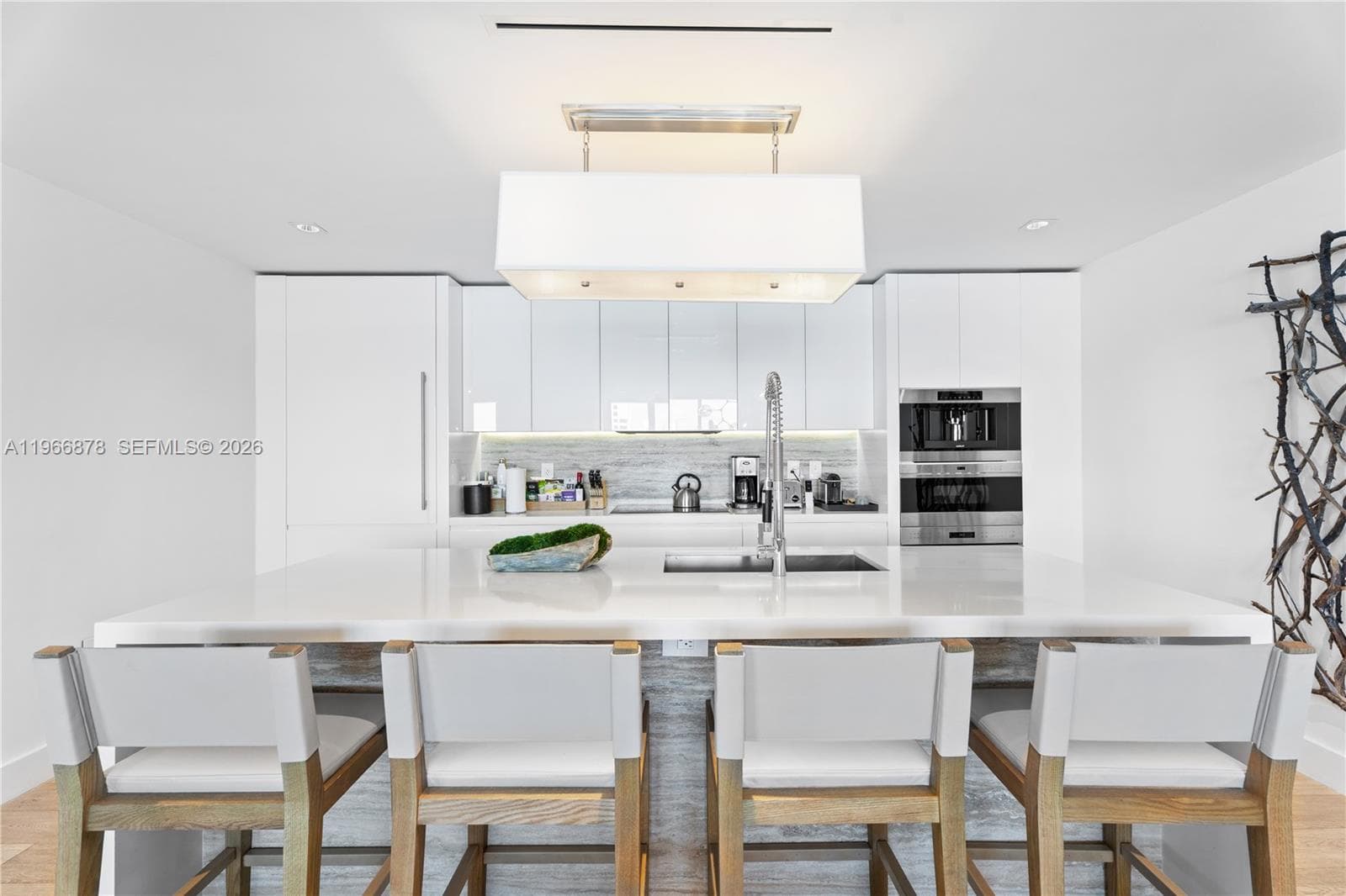 102 24th St PH-1703 photo 8