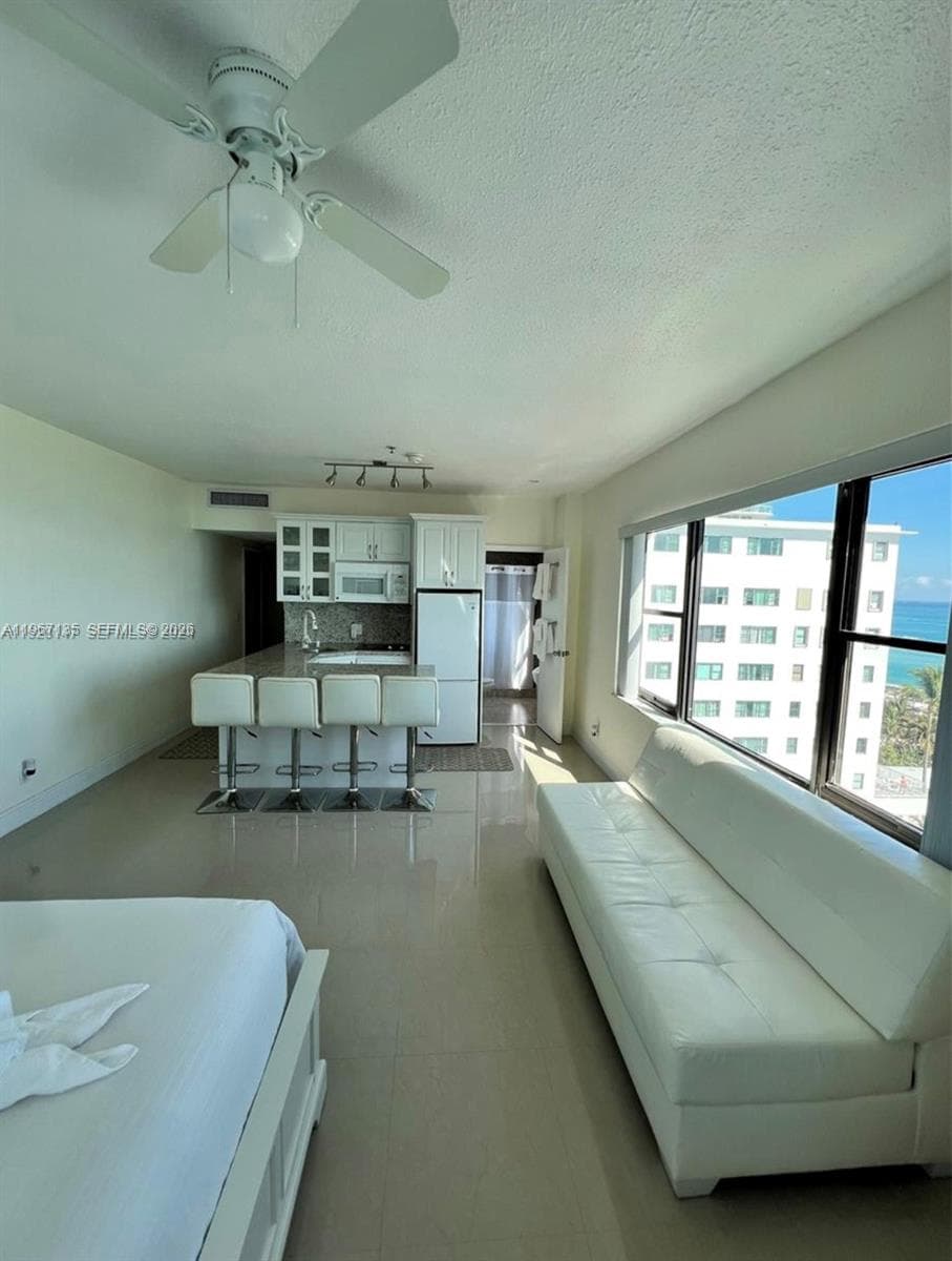 6345 Collins Ave 908 photo 2