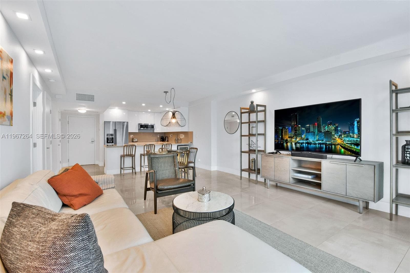2301 Collins Ave 303 photo 4