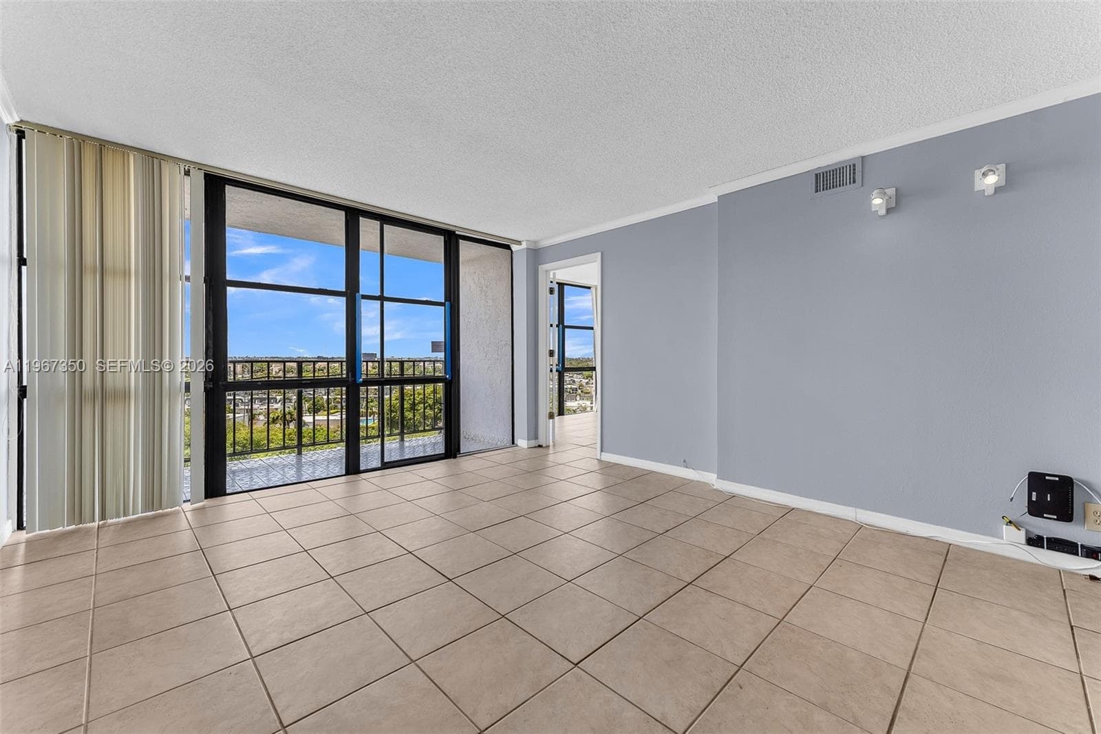 800 Parkview Dr 1007 photo 13